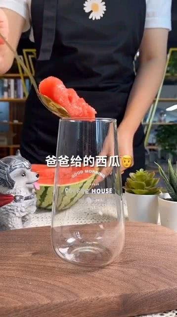 绿茶男孩吃瓜,一场吃瓜引发的绿色革命